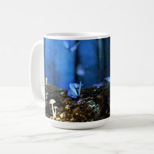 Magische Feenwälder mit Schmetterlingen und Pilzen Kaffeetasse