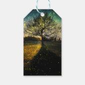 Magische Glühwürmchen, traumhafte Landschaft Geschenkanhänger (Vorderseite)