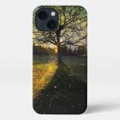 Magische Glühwürmchen, traumhafte Landschaft iPhone Hülle (Rückseite)