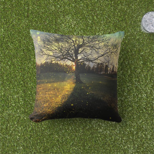 Magische Glühwürmchen, traumhafte Landschaft Kissen (Golfball-Marker)