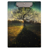 Magische Glühwürmchen, traumhafte Landschaft Klemmbrett (Vorderseite)