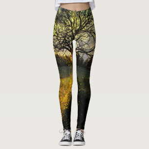 Magische Glühwürmchen, traumhafte Landschaft Leggings