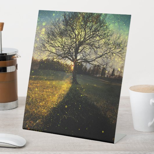 Magische Glühwürmchen, traumhafte Landschaft Sockelschild (In Situ)