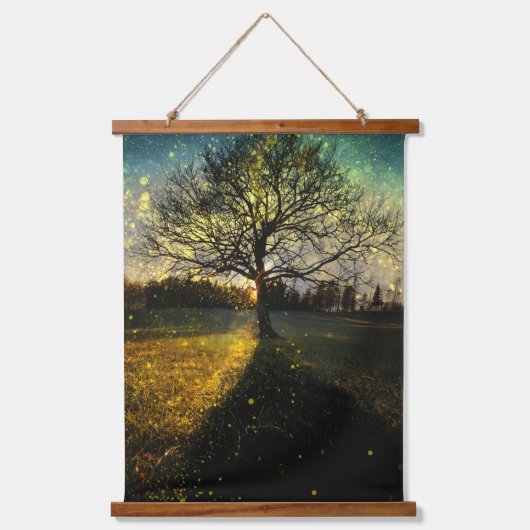 Magische Glühwürmchen, traumhafte Landschaft Wandteppich Mit Holzrahmen (Vorderseite)