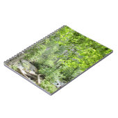 Magische grüne Waldszene. Notizblock (Linke Seite)