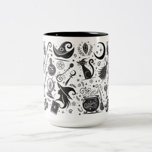Magische Hexe Whimsical Wiccan Pagan Black & White Zweifarbige Tasse (Mittel)