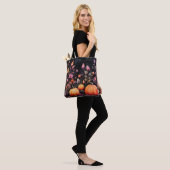 Magische Kürbis Lila und orange Herbstblätter Tasche (Am Model)