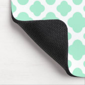 Magische Minze und weißes Quatrefolienmuster Mousepad (Ecke)