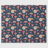 Magische Motte und Pilzmuster. Waldnacht Geschenkpapier (Flach)