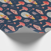 Magische Motte und Pilzmuster. Waldnacht Geschenkpapier (Ecke)