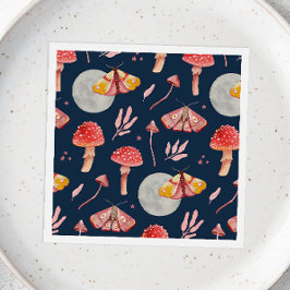 Magische Motte und Pilzmuster. Waldnacht Serviette