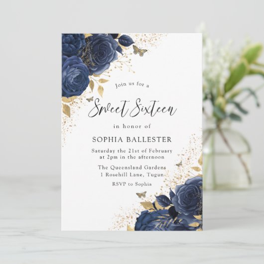 Magische Navy Indigoblau Rose & Gold Sweet 16 Einladung (Stehend Vorderseite)