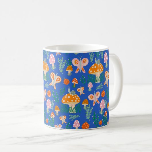 Magische Pilze Niedliche Schmetterlinge Schnecken Kaffeetasse (VorderseiteRechts)