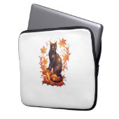 Magische Schwarze Katze im Herbstwald - Fallen Laptopschutzhülle (Vorderseite Links)