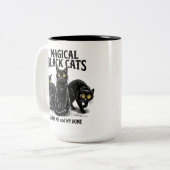 Magische schwarze Katzen Zweifarbige Tasse (Vorderseite Links)
