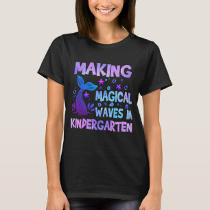 Magische Wave im Kindergarten Maid Teach T-Shirt