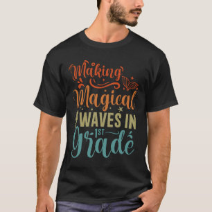 Magische Wellen in der 1. Klasse der Meerjungfrau T-Shirt