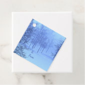 Magische Winterwälder auf einem Geschenkanhänger (Beispiel)