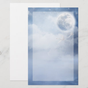 Magischer blauer Himmel mit flatternden Schwänen Briefpapier