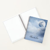 Magischer blauer Himmel mit flatternden Schwänen Notizblock (Innenseite)