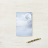 Magischer blauer Himmel mit flatternden Schwänen Post-it Klebezettel (Auf Schreibtisch)