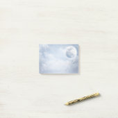 Magischer blauer Himmel mit flatternden Schwänen Post-it Klebezettel (Auf Schreibtisch)