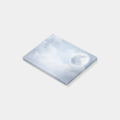 Magischer blauer Himmel mit flatternden Schwänen Post-it Klebezettel (angewinkelt)