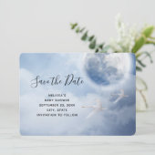 Magischer blauer Himmel mit flatternden Schwänen Save The Date (Stehend Vorderseite)