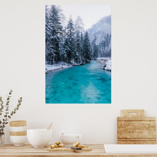 Magischer Fluss im verzauberten Winterwald Poster (Küche)