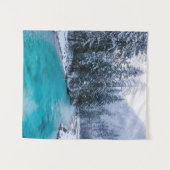 Magischer Fluss im verzauberten Winterwald Wandteppich (Vorderseite (Horizontal))