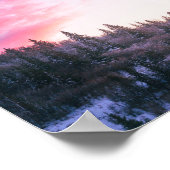 Magischer, hellrosa Sonnenuntergang über dem versc Poster (Ecke)