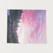 Magischer, hellrosa Sonnenuntergang über dem versc Wandteppich (Vorderseite (Horizontal))