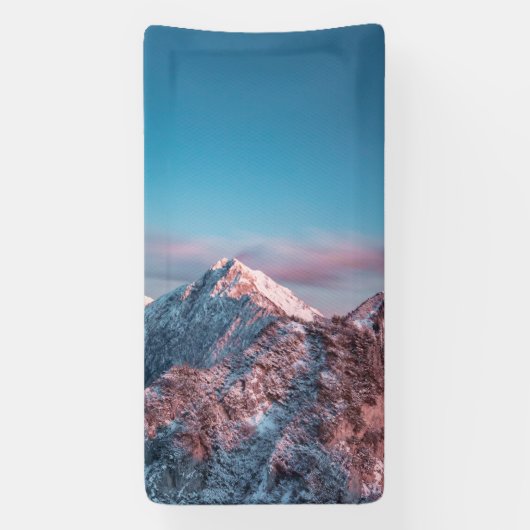 Magischer Himmel über dem Berg Storžič, Slowenien Banner (Vertikal)