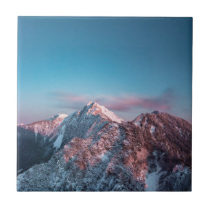 Magischer Himmel über dem Berg Storžič, Slowenien Fliese