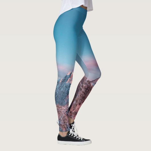 Magischer Himmel über dem Berg Storžič, Slowenien Leggings (Rechts)
