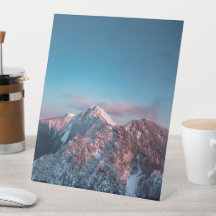 Magischer Himmel über dem Berg Storžič, Slowenien