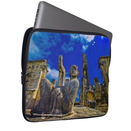 Magischer Krieger Laptopschutzhülle (Vorne Rechts)