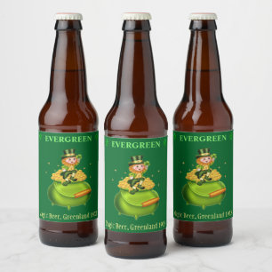 Magischer Leprechaun und Topf voll Gold auf Grün Bierflaschenetikett