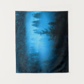 Magischer Nebel in schneebedecktem Fichtenwald Wandteppich (Vorderseite)