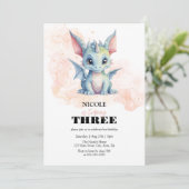 Magischer Niedlicher Baby Dragon Fairytale Geburts Einladung (Stehend Vorderseite)