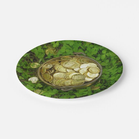 Magischer Pot aus Gold mit Kleeblättern! Pappteller (Schrägansicht)