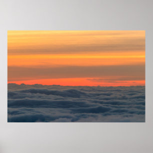Magischer Sonnenuntergang über den Wolken Poster