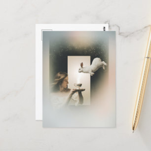 Magischer surrealer Tee mit dem weißen Kaninchen Postkarte