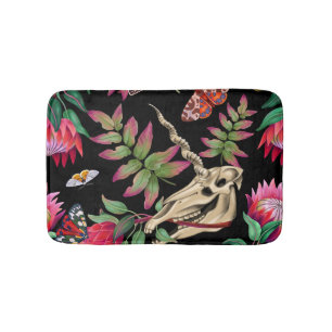 Magischer Wald vereint dunkles Muster. Badematte