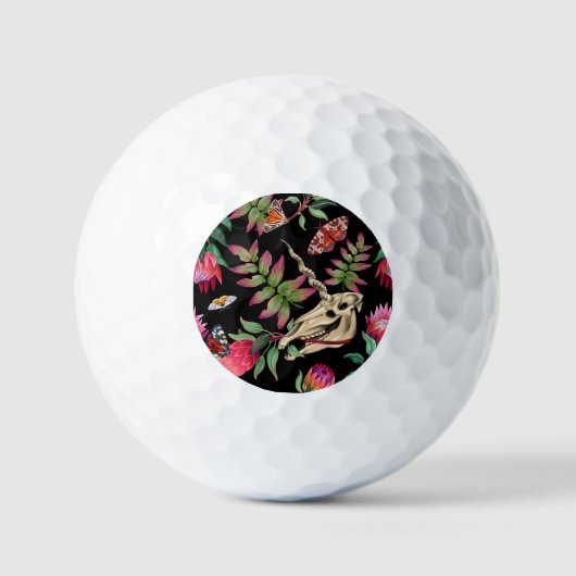 Magischer Wald vereint dunkles Muster. Golfball (Vorderseite)