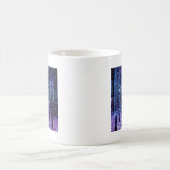 Magischer Waldweg Lila blau Kaffeetasse (Mittel)