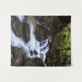 Magischer Wasserfall in der Schlucht Wandteppich (Vorderseite (Horizontal))