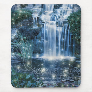 Magischer Wasserfall Mousepad