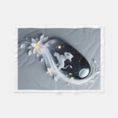 Magischer weißer Löwenjunge unter Sternen Fleece-D Fleecedecke (Vorderseite (Horizontal))