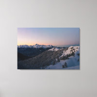 Magischer Wintersonnenuntergang mit dem Berg Trigl